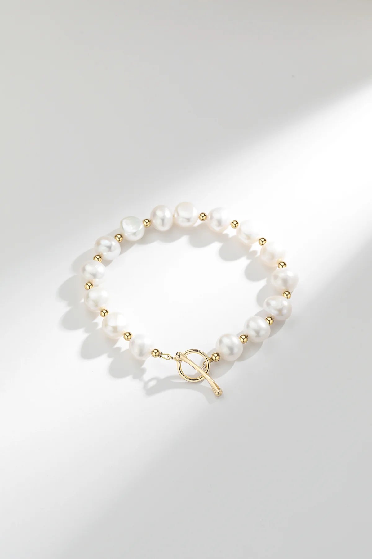 Elegant Faux Pearl Bracelet