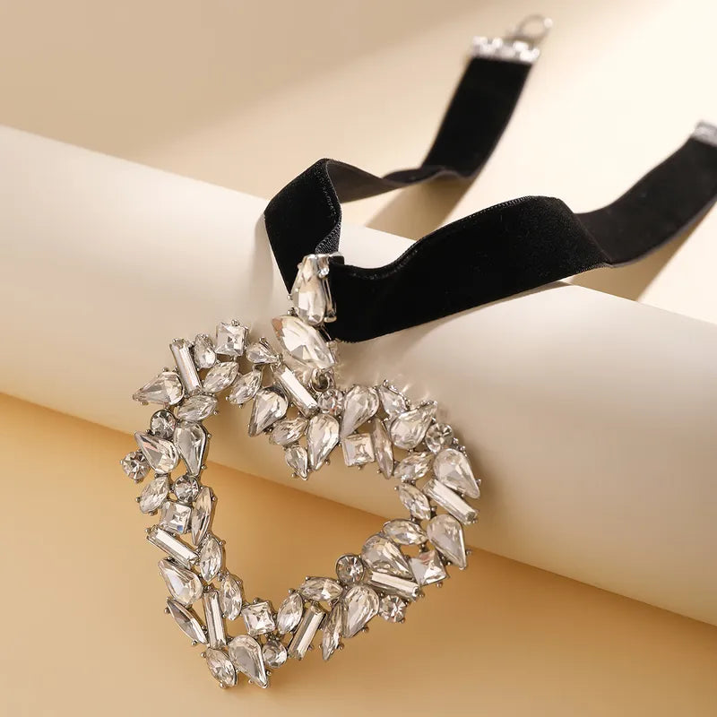 Heart Shape Flannel Rhinestone Pendant Necklace