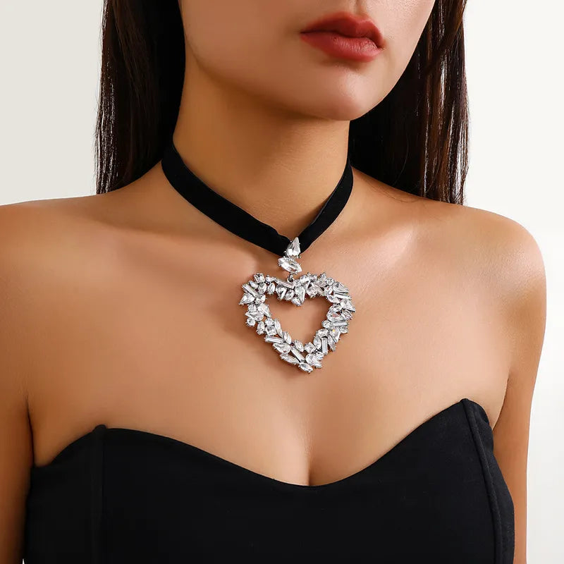 Heart Shape Flannel Rhinestone Pendant Necklace